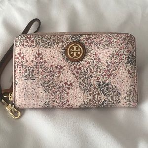 NWOT TORY BURCH WALLET/WRISTLET